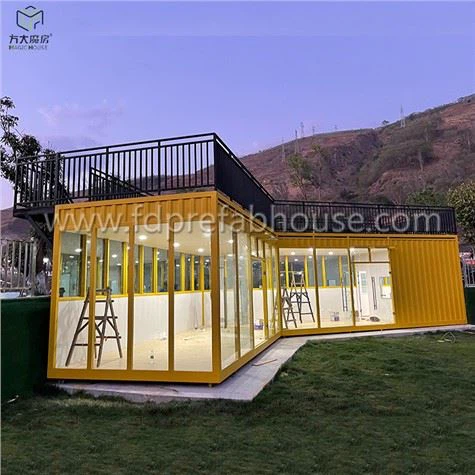 Văn phòng container màu vàng sáng tạo đường phố