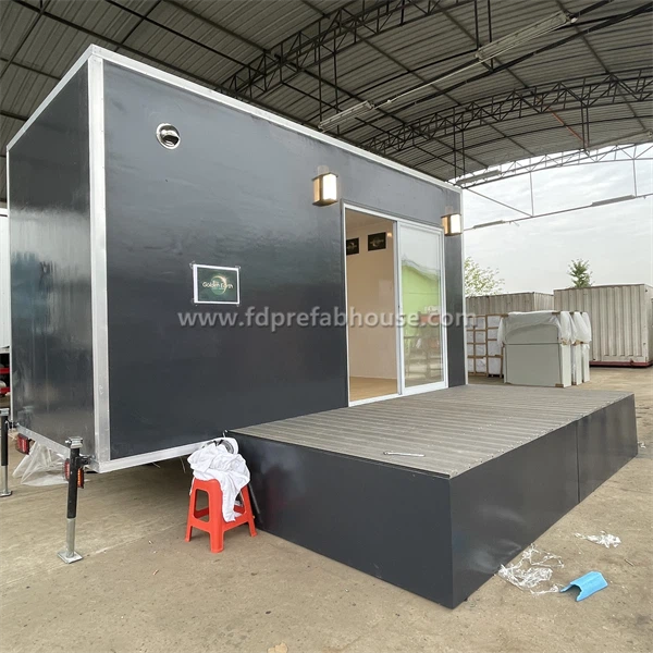 Ngôi nhà nhỏ gắn trên xe kéo của Úc